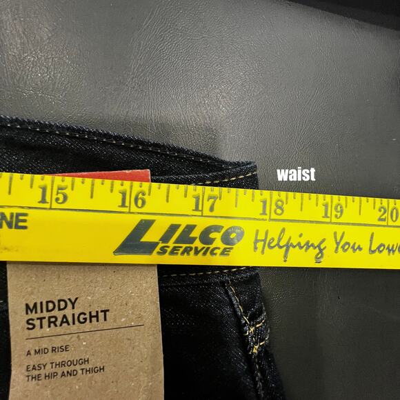 Levi's Jeans Women's 31x30 NWT Middy Straight Dark Wash Denim Casual Mid Rise - Picture 5 of 8